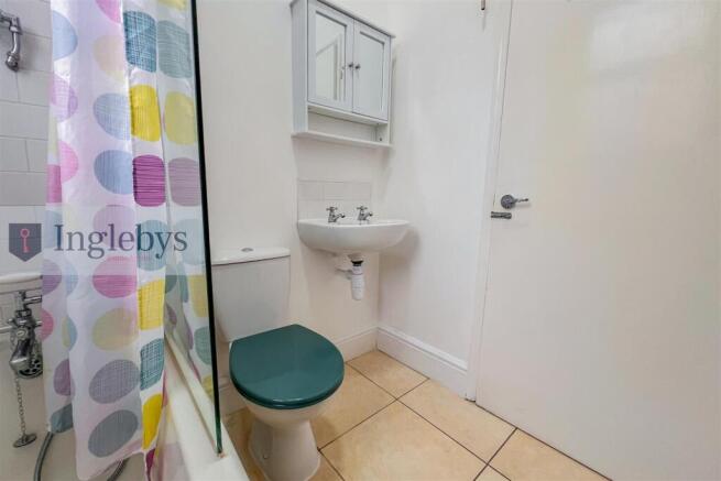 2 bed Apartment to rent Image 12