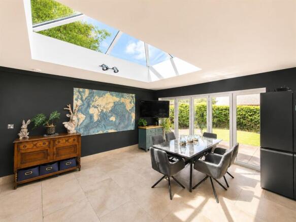 4 bed Detached for sale Image 7