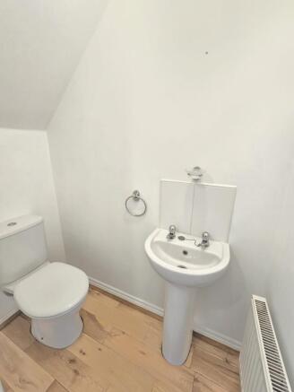 4 bed Semi-Detached to rent Image 12