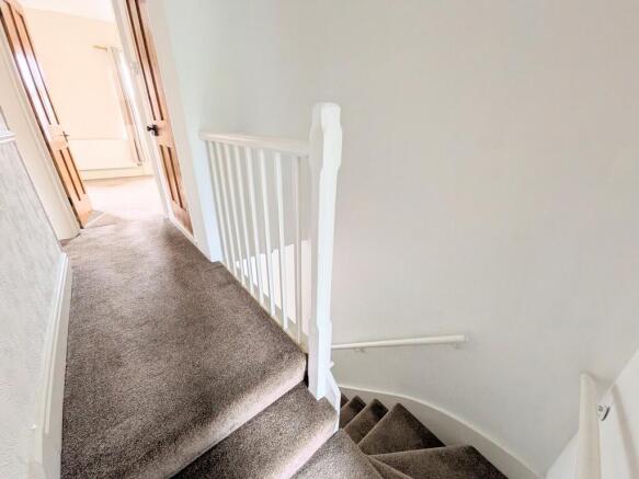 2 bed Terraced to rent Image 7