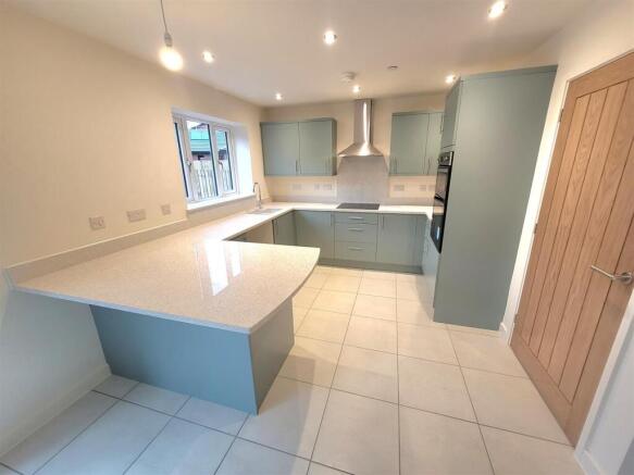 KITCHEN/ DINING ROOM