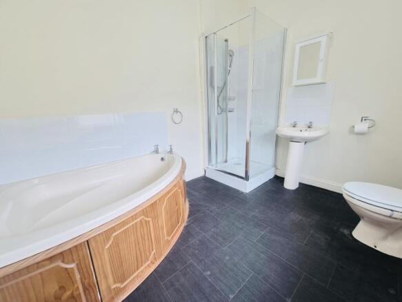 2 bed House to rent Image 8