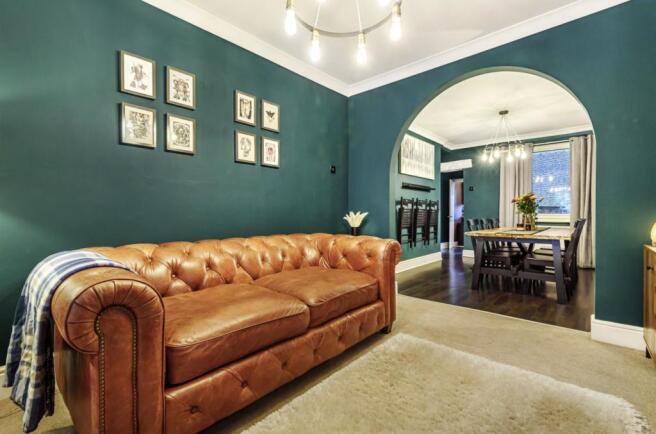 LOUNGE/DINING ROOM