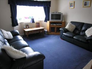 LIVING ROOM: