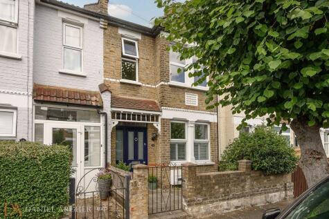 Aston Road, Raynes Park, SW20