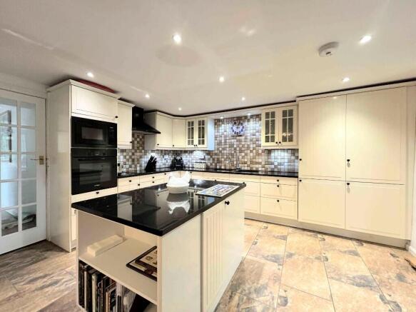 2 bed Detached for sale Image 12