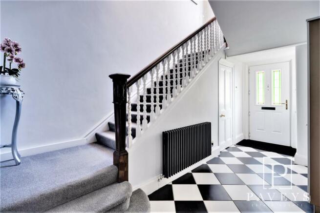 GROUND FLOOR ENTRANCE HALL
