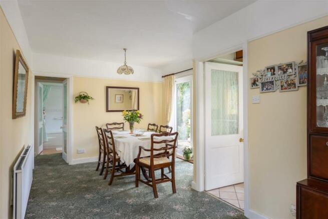 The Avenue 16 Dining Room.jpg