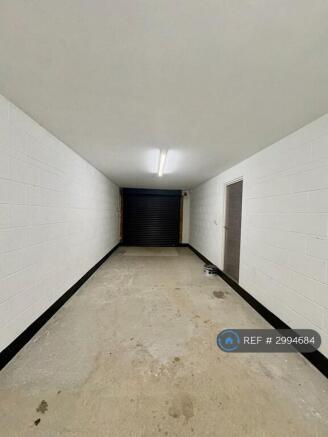 4 bed Semi-Detached to rent Image 12