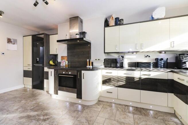 3 bed House for sale Image 8