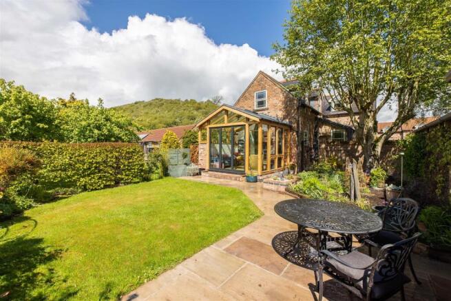 4 bed Detached for sale Image 12