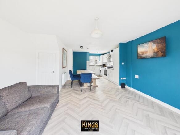 3 bed Semi-Detached for sale Image 4