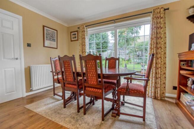 4 bed Detached for sale Image 7