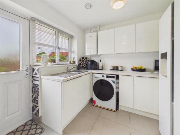 5 bed Detached for sale Image 11
