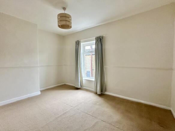 2 bed Terraced to rent Image 7