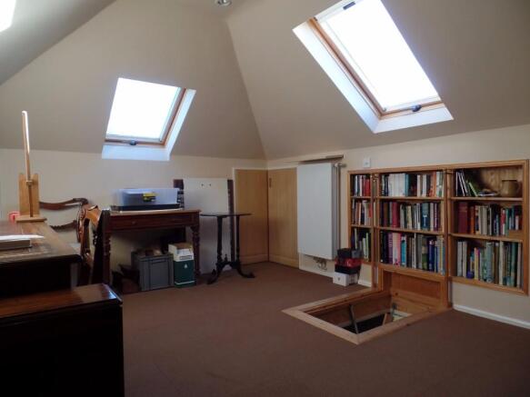LOFT / HOBBIES ROOM