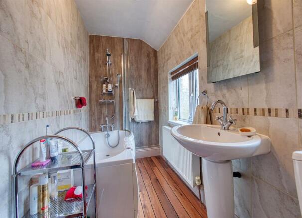 Bathroom 2.jpg