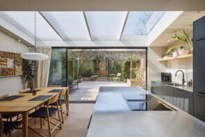 25, Grange Grove, London N1 2NP