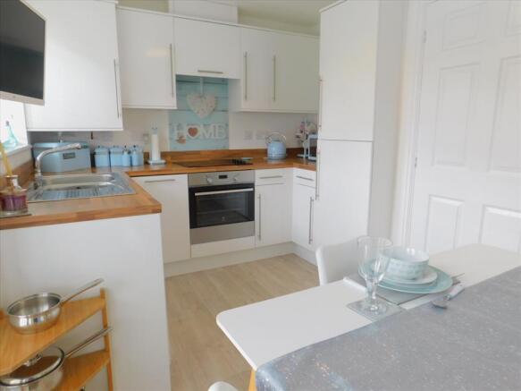 KITCHEN/BREAKFASTING ROOM