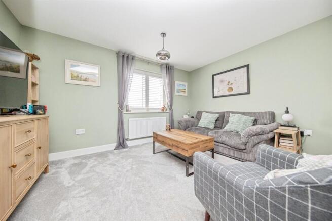 Honeysuckle Way, Clacton-On-Sea photo 4