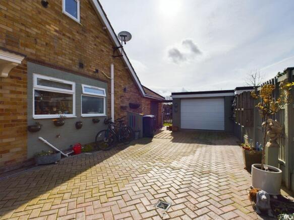 Driveway/garage