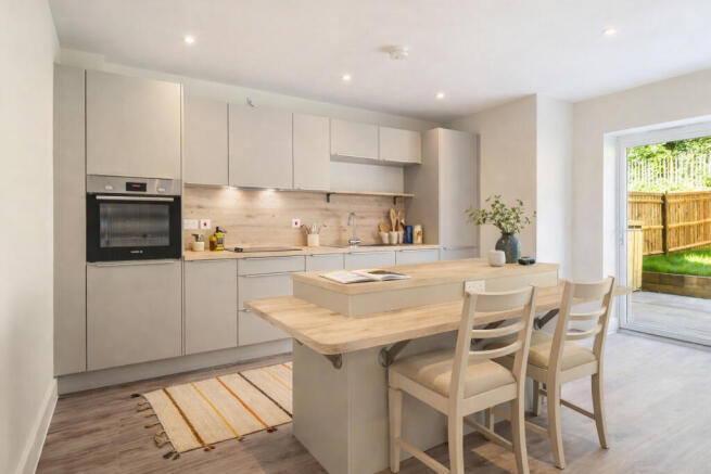 KITCHEN/BREAKFAST BAR