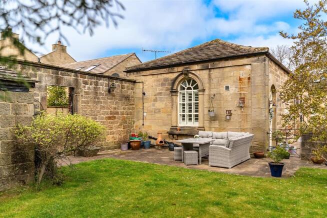 Garden & Patio Area