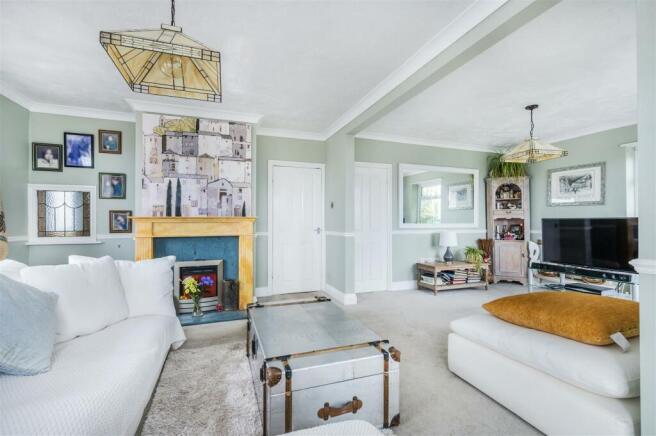 Lounge/Dining Room
