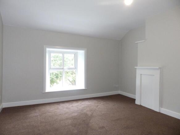 4 bed House to rent Image 9