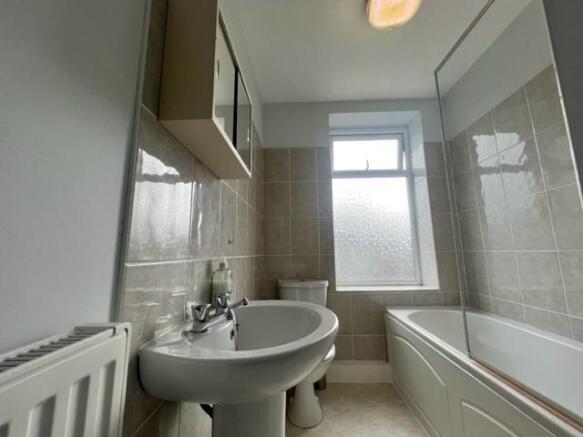 2 bed Terraced to rent Image 10