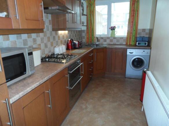 FITTED KITCHEN