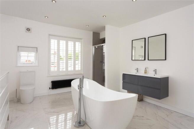 5 bed Terraced for sale Image 9