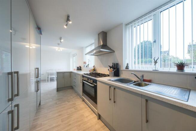 31 Yew Tree Drive-001.jpg