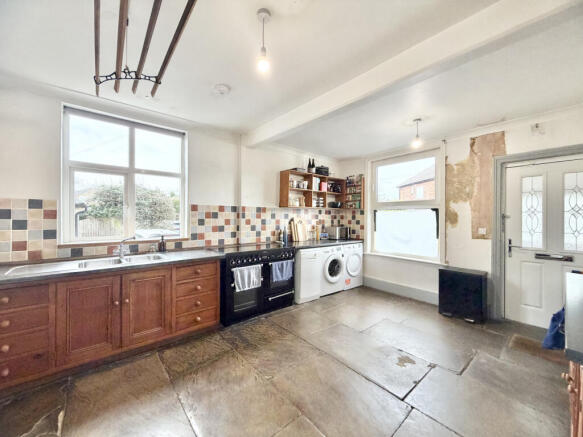 6 bed Semi-Detached for sale Image 7