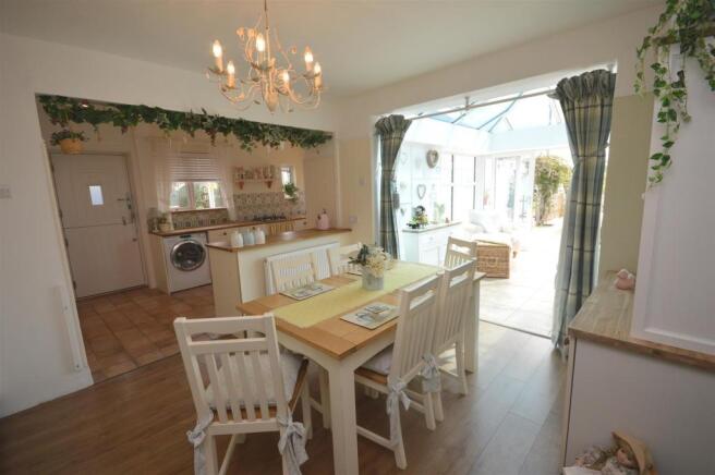 Dining Area.JPG