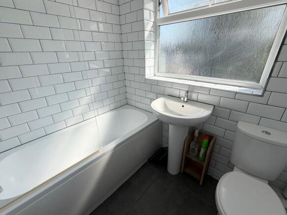 3 bed Semi-Detached for sale Image 7
