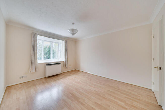 1376742-7-690b4a2...