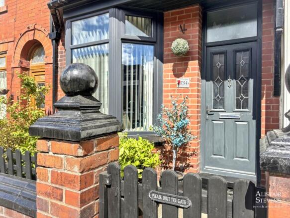2 bed Terraced for sale in oldham
