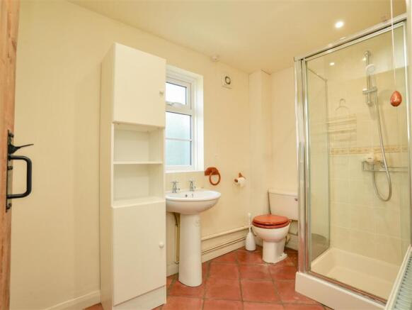 2 bed Terraced to rent Image 9