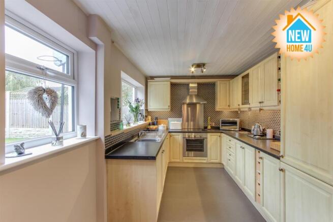 KITCHEN / DINING ROOM: