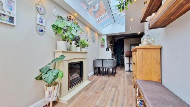 Sun/Dining Room