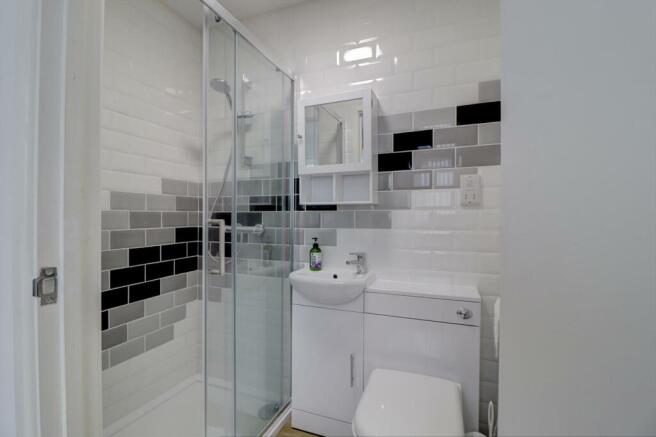 Annexe en-suite.jpg