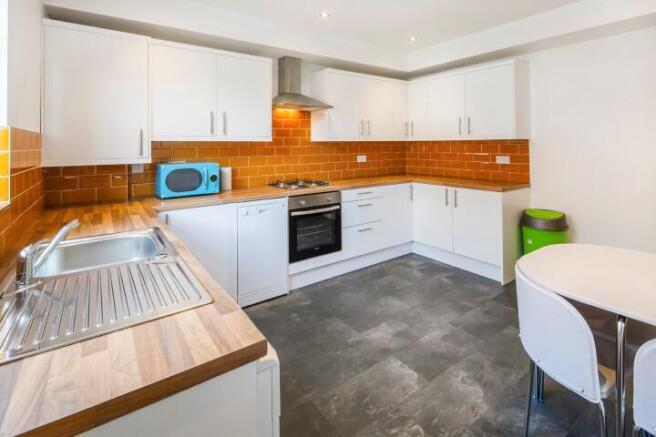 4 bed End of Terrace to rent Image 4