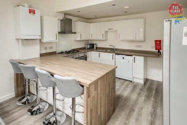 Kitchen/ Living Room