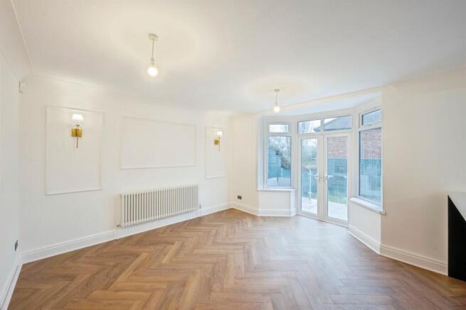 4 bed Semi-Detached for sale Image 8