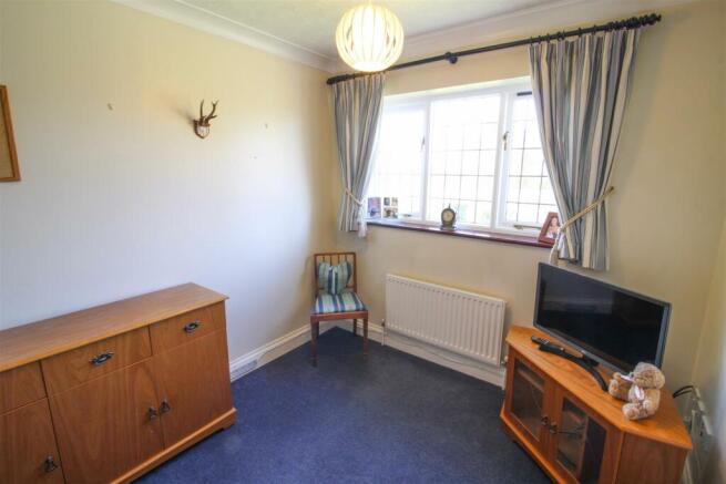 bedroom 3b.jpg