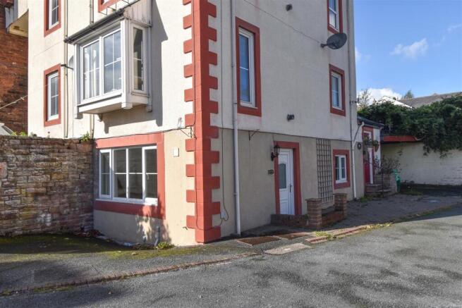 1a Fallowfield Court.jpg