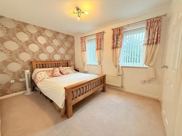 4 bed Town House for sale Image 7