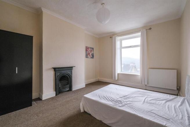3 bed Terraced for sale Image 11
