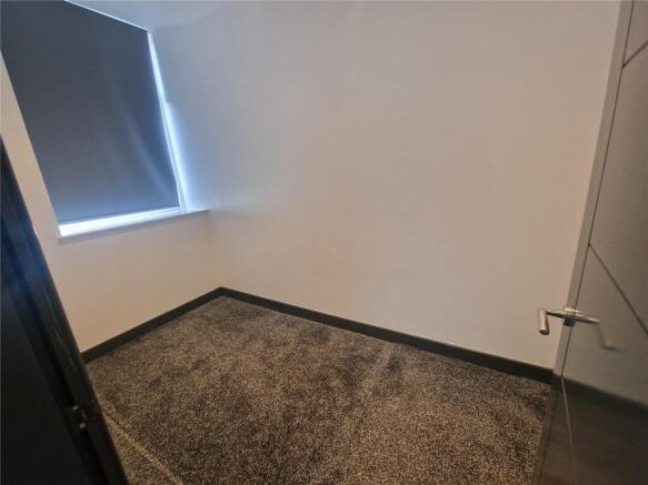 2 bed Apartment to rent Image 12